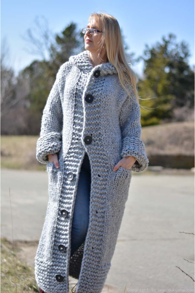 Chunky knit wool blend hooded cardigan in gray handknit/CA109